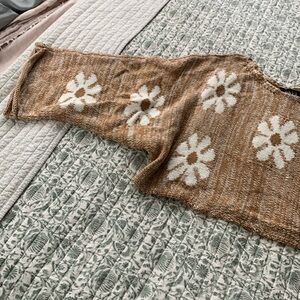 Gorgeous cropped bell sleeve sweater
